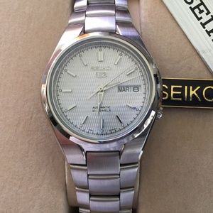 Seiko Accessories - Seiko Men's Silver Dial watch Seiko Accessories - Seiko Men's Silver Dial watch
